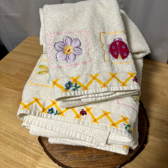 White Decor Bath Towel Set of 4 - Picture 4 of 7